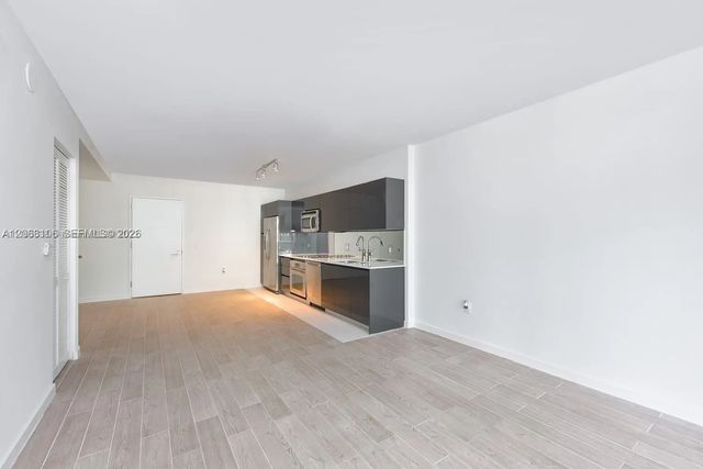 3 of 11 - 31 Se 6th Street #406, Miami, FL