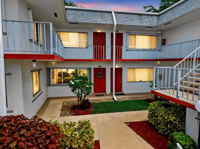 3 of 38 - 3120 Cynthia Lane #107, Lake Worth, FL
