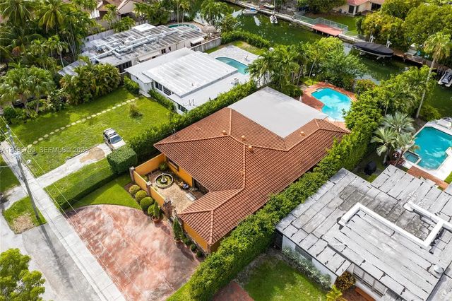 3 of 29 - 1860 Cleveland Road, Miami Beach, FL