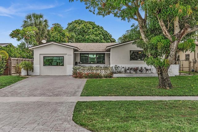 2001 N 52nd Avenue, Hollywood