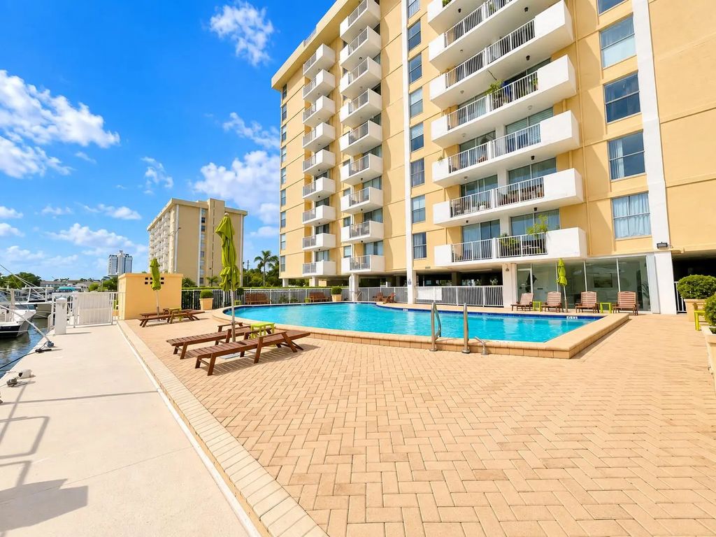 2020 Ne 135th Street #502, North Miami