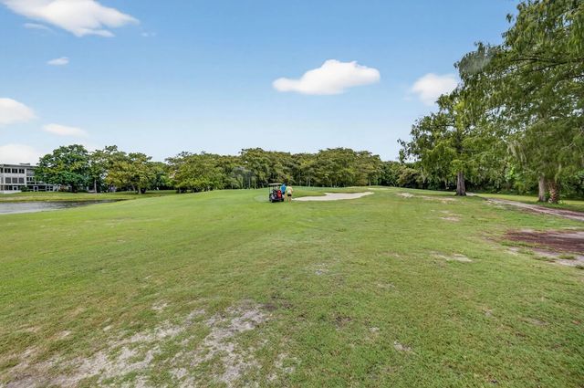 4 of 20 - 8400 Lagos De Campo Boulevard #303, Tamarac, FL