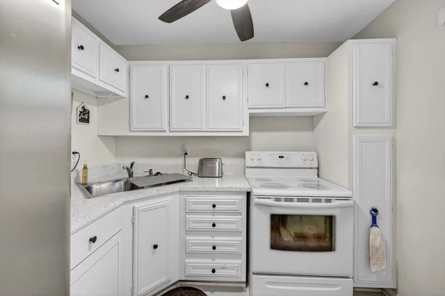 5 of 20 - 8400 Lagos De Campo Boulevard #303, Tamarac, FL