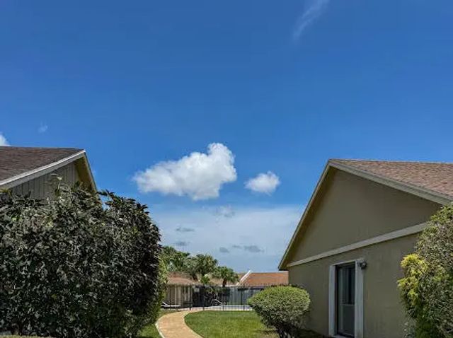 3 of 21 - 10295 Boca Bend  W #l2, Boca Raton, FL