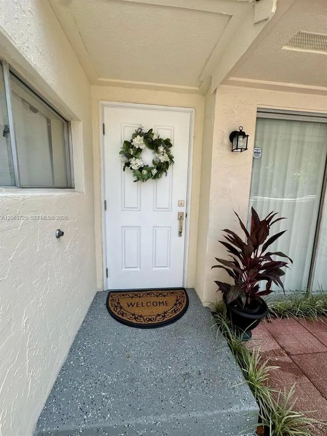 832 Nw 81st Way #9, Plantation