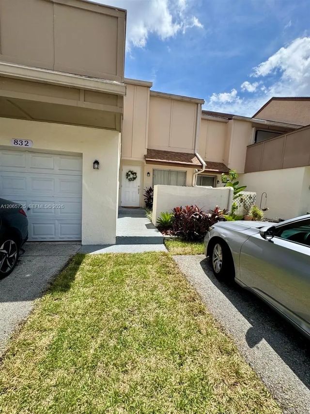 2 of 45 - 832 Nw 81st Way #9, Plantation, FL
