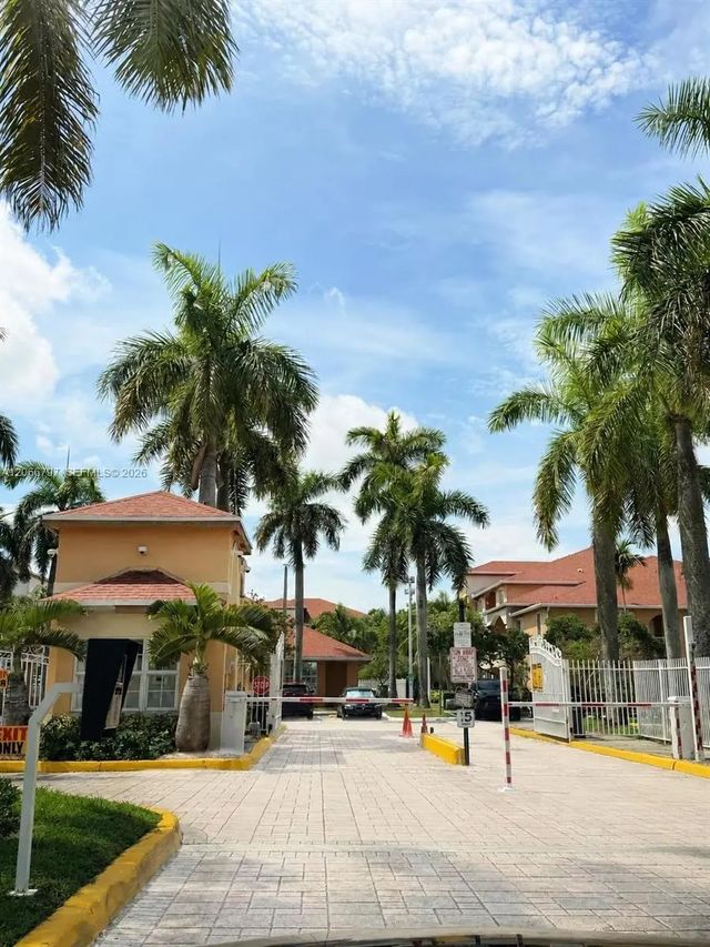 6960 Sw 39th Street #e102, Davie