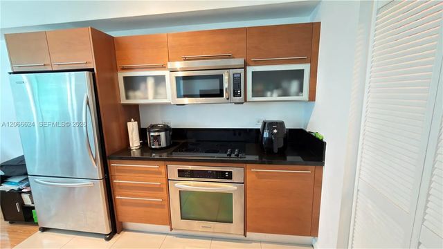 2 of 40 - 244 Biscayne Boulevard #808, Miami, FL
