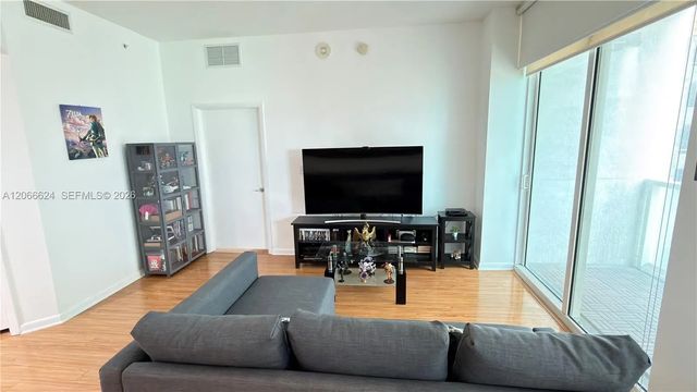 4 of 40 - 244 Biscayne Boulevard #808, Miami, FL