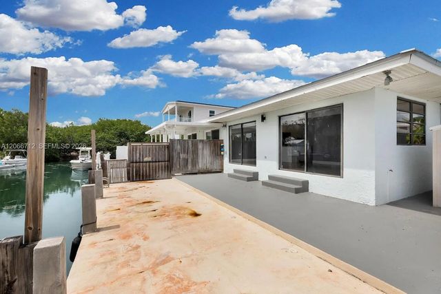 3 of 32 - 427 89th Street #ocean, Marathon, FL