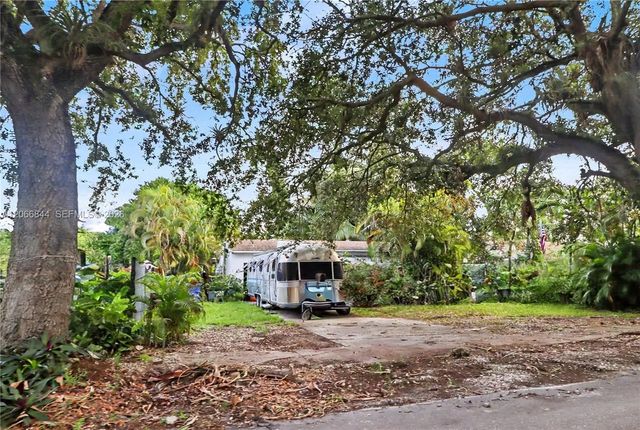 2 of 7 - 2541 Washington Street, Hollywood, FL