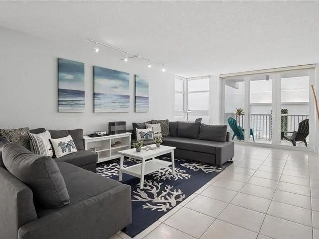 3 of 27 - 1370 S Ocean Boulevard #305, Pompano Beach, FL