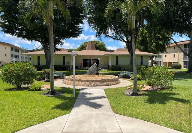 3 of 9 - 400 Village Green Circle W #205, Palm Springs, FL