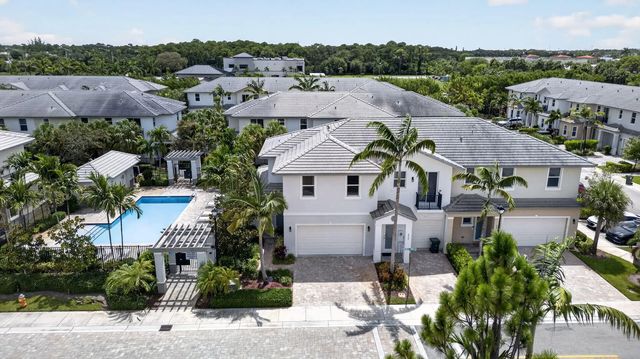 6994 Pines Circle, Coconut Creek