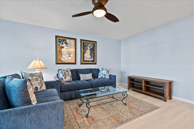 4 of 26 - 220 Country Lane #b, Boynton Beach, FL