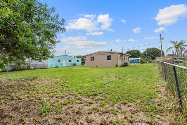 3 of 19 - 1810 N 16th Court, Fort Pierce, FL