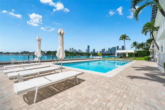 1120 Venetian Way #1c, Miami