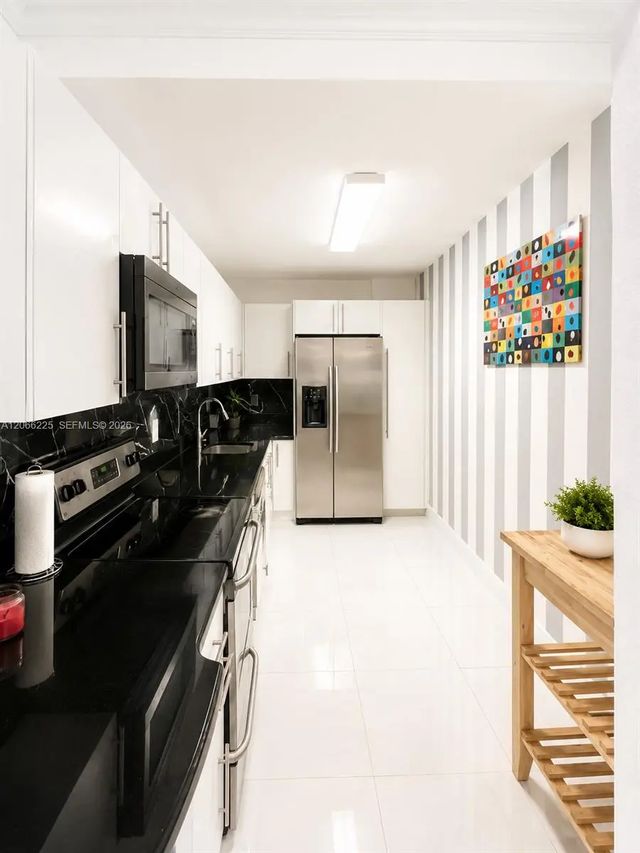 5 of 33 - 401 69th Street #304, Miami Beach, FL