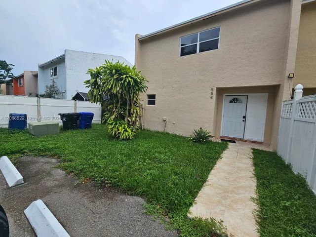 954 Sw 74th Avenue, North Lauderdale