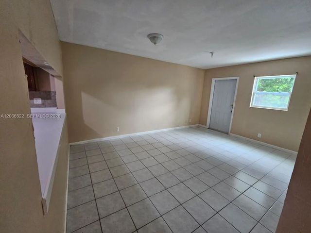 3 of 27 - 954 Sw 74th Avenue, North Lauderdale, FL