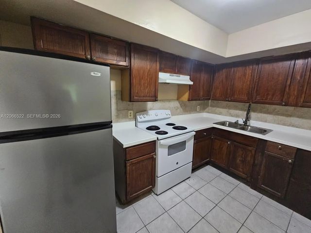4 of 27 - 954 Sw 74th Avenue, North Lauderdale, FL