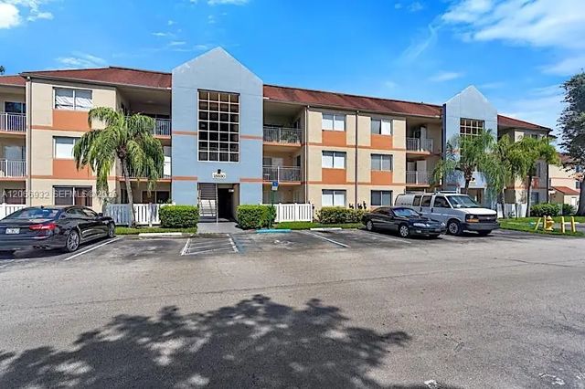 18830 Nw 57th Avenue #304, Hialeah