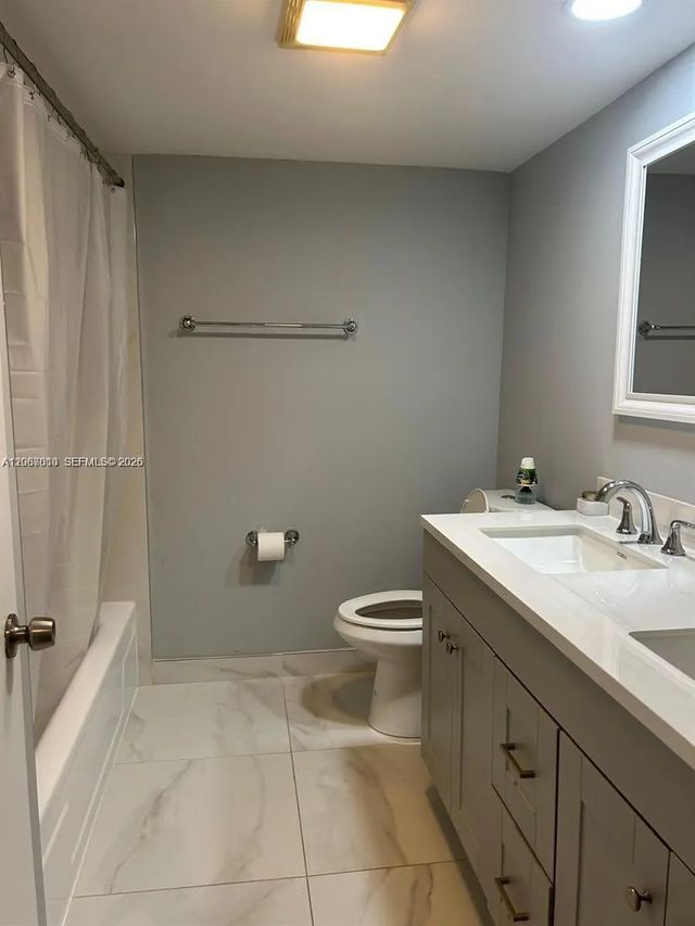 4 of 9 - 230 Lakeview Drive #209, Weston, FL