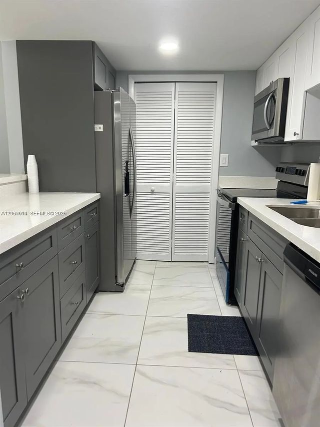 5 of 9 - 230 Lakeview Drive #209, Weston, FL