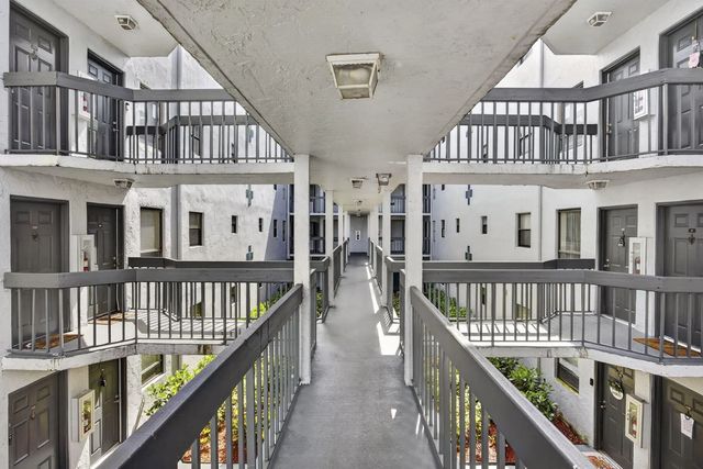 3 of 41 - 1900 N Congress Avenue #201, West Palm Beach, FL