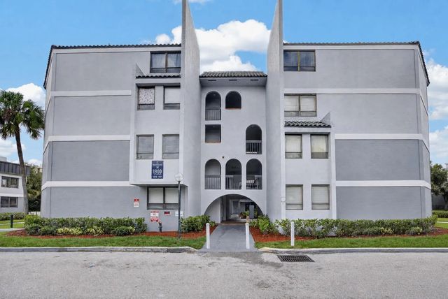 4 of 41 - 1900 N Congress Avenue #201, West Palm Beach, FL