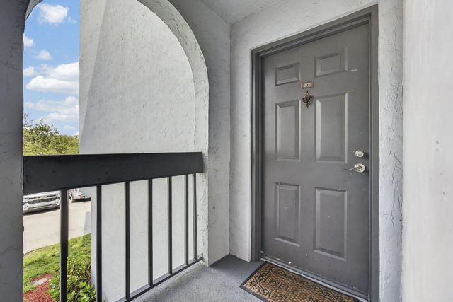 5 of 41 - 1900 N Congress Avenue #201, West Palm Beach, FL