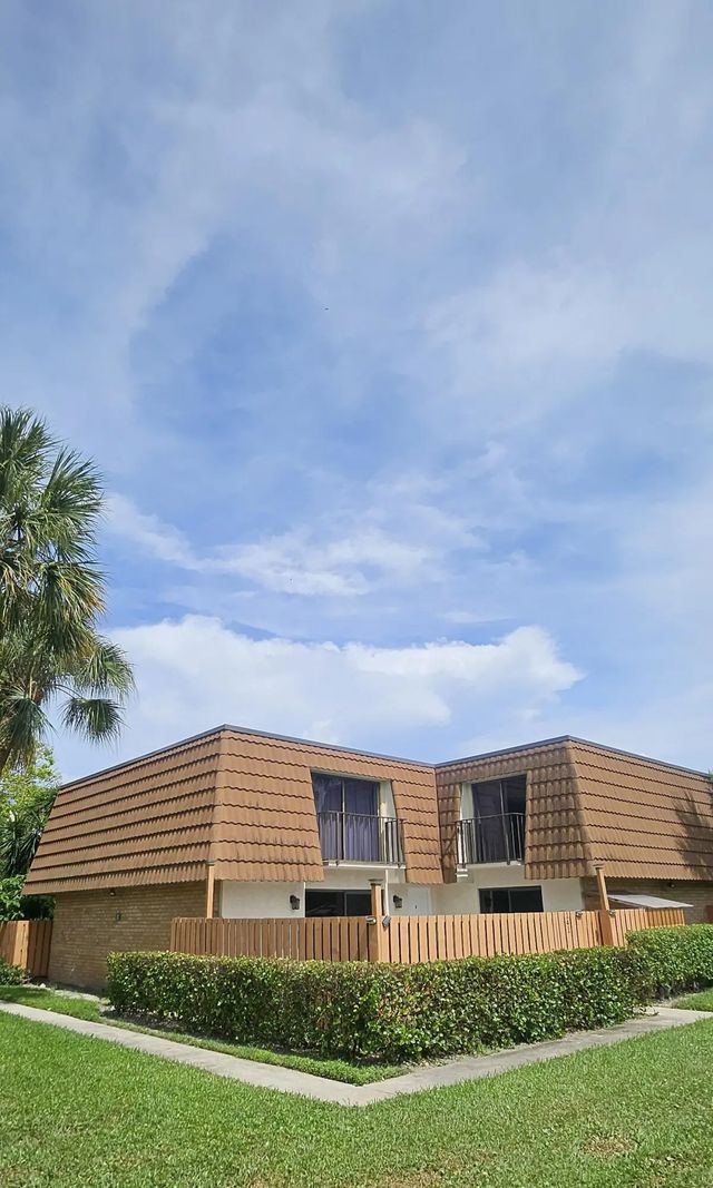 141 Heritage Way Se, West Palm Beach