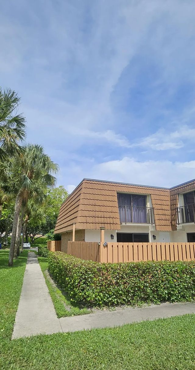 2 of 74 - 141 Heritage Way Se, West Palm Beach, FL