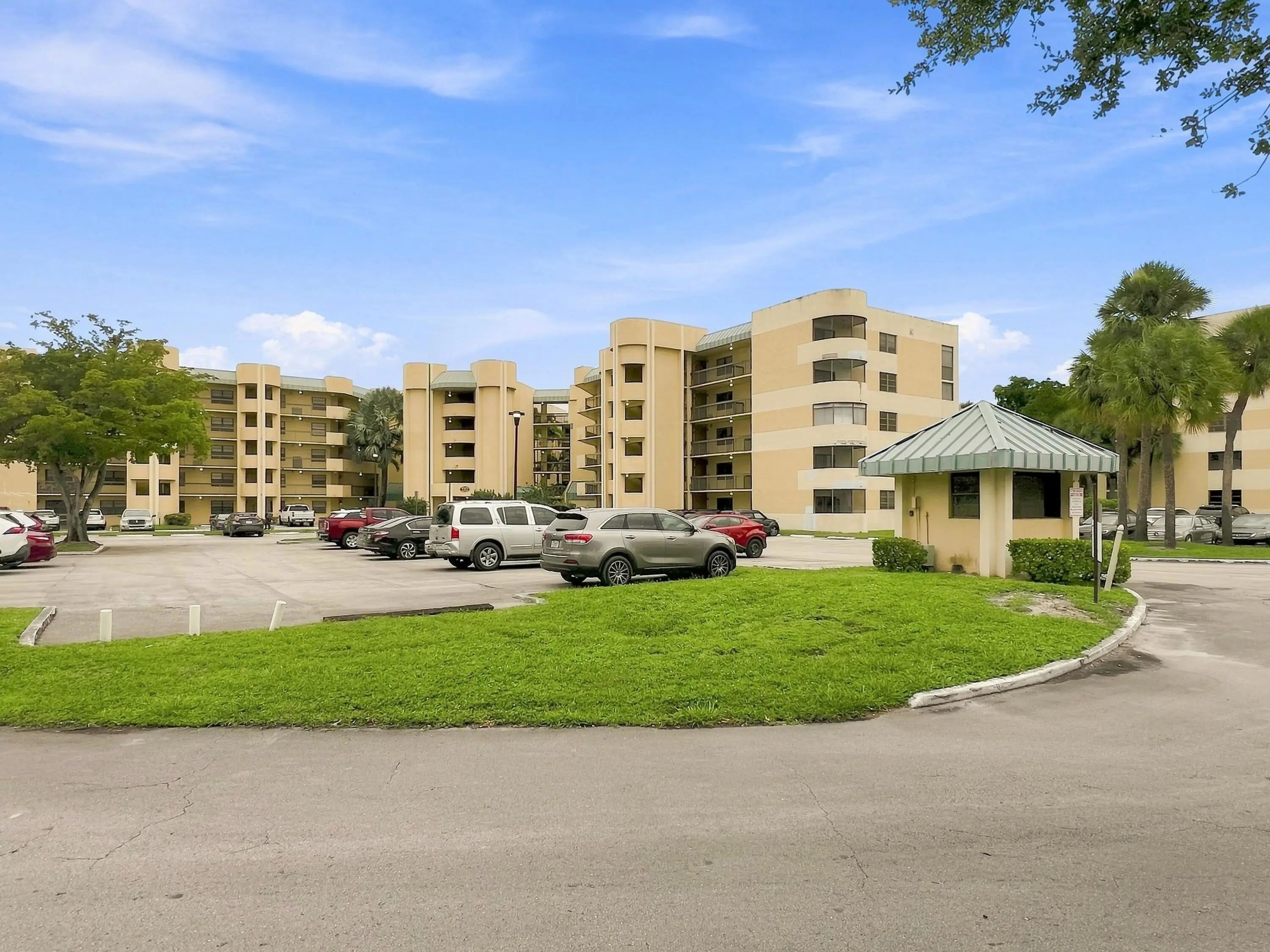 6575 W Oakland Park Boulevard #101, Lauderhill