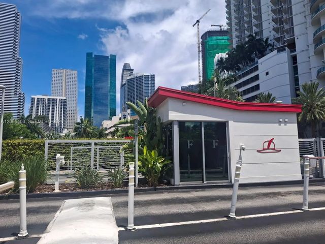 4 of 29 - 92 Sw 3rd Street #3808, Miami, FL