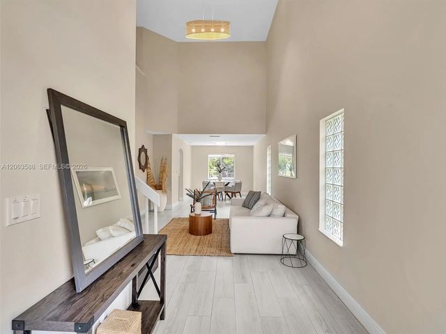 5 of 56 - 1385 Nw 192nd Terrace, Pembroke Pines, FL