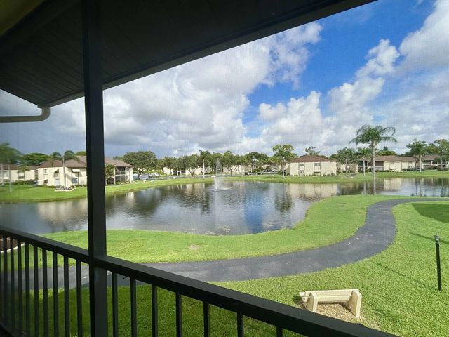 132 Lake Pine Circle #b-2, Greenacres