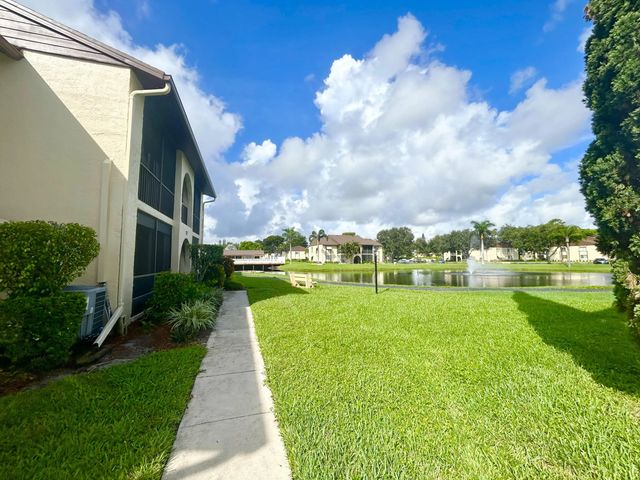 2 of 42 - 132 Lake Pine Circle #b-2, Greenacres, FL