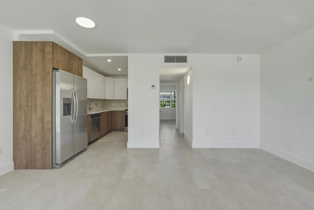 2 of 18 - 700 Pine Drive #105, Pompano Beach, FL