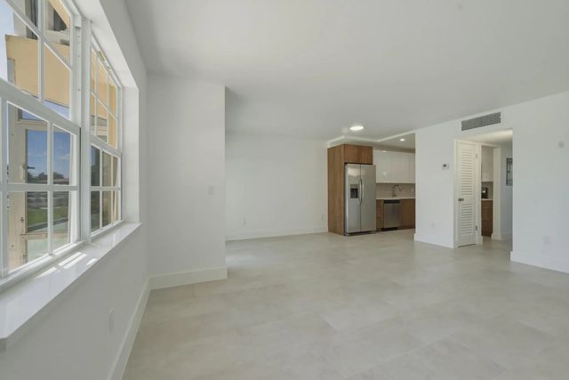 3 of 18 - 700 Pine Drive #105, Pompano Beach, FL