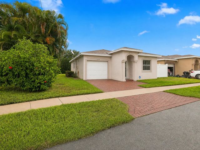 2 of 22 - 2118 E Ridge Circle E, Boynton Beach, FL