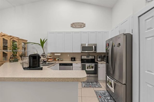 5 of 16 - 3220 Ne 11th Drive, Homestead, FL