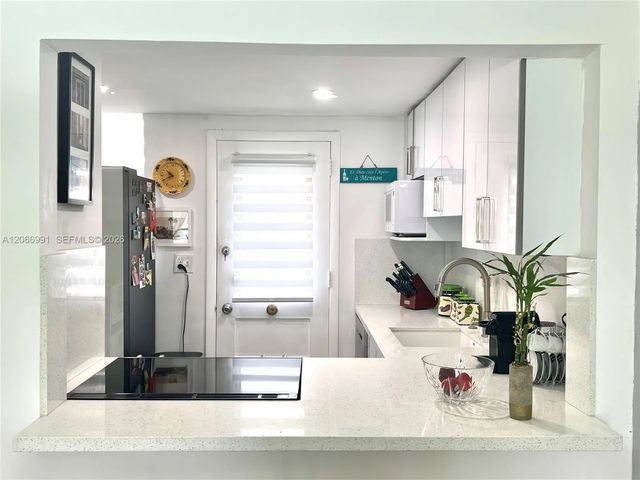 4 of 60 - 3030 Marcos Drive #t104, Aventura, FL