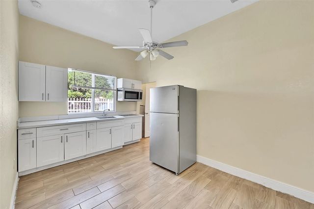 4 of 55 - 526 Nw 15th Way, Fort Lauderdale, FL