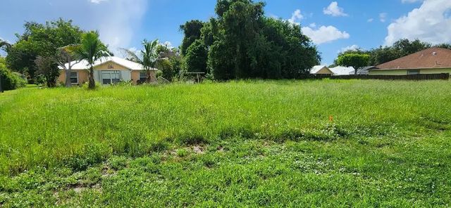 8245 Sandpine Circle, Port St. Lucie