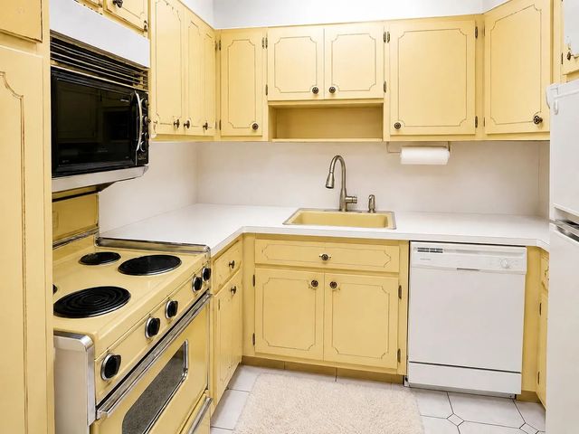2 of 20 - 4330 Hillcrest Drive #602, Hollywood, FL