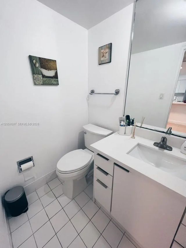 2 of 32 - 5161 Collins Avenue #1510, Miami Beach, FL