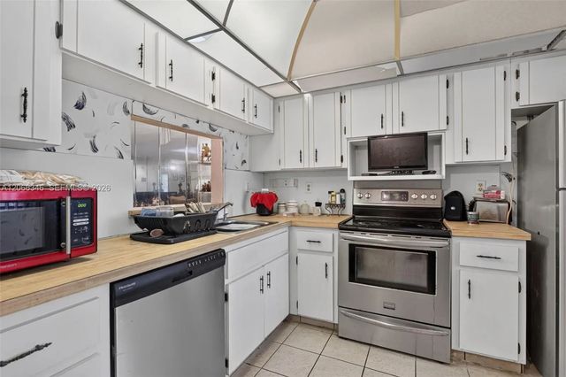 4 of 24 - 3772 Inverrary Boulevard #101, Lauderhill, FL