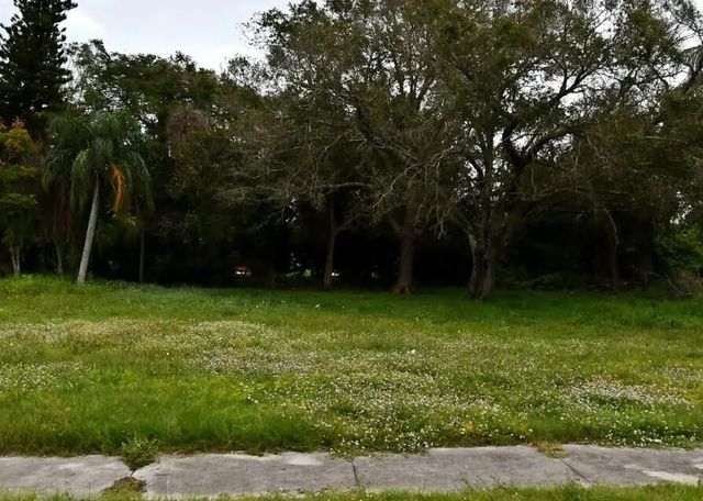 2 of 10 - 702 N 19th N Street, Fort Pierce, FL