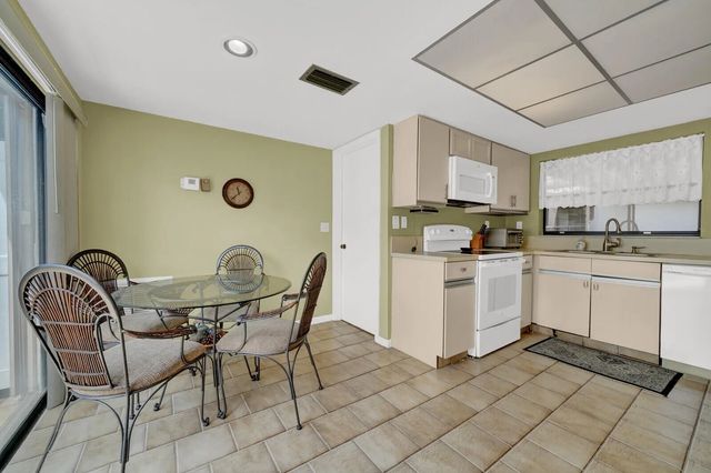 4 of 50 - 5569 Lakeview Mews Drive, Boynton Beach, FL